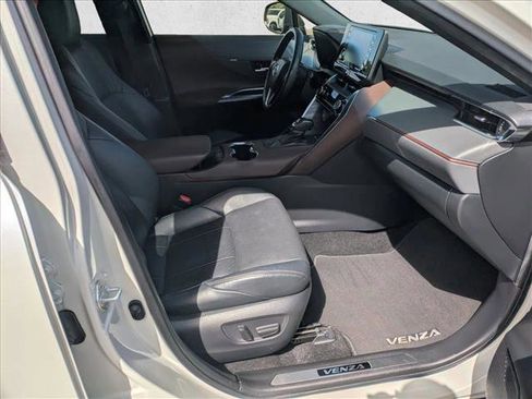 Used 2021 Toyota Venza XLE w/ Softex Package image 18