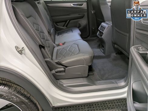 Used 2025 Volkswagen Atlas Cross Sport SE w/ Panoramic Sunroof Package FWD image 30