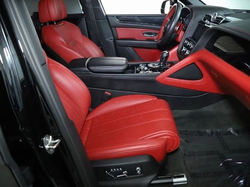 Used 2022 Bentley Bentayga image 29