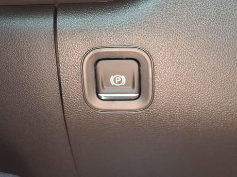 Used 2025 Chevrolet Silverado 1500 Custom Trail Boss AWD/4WD image 22