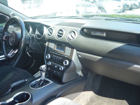 Used 2018 Ford Mustang Coupe RWD image 24
