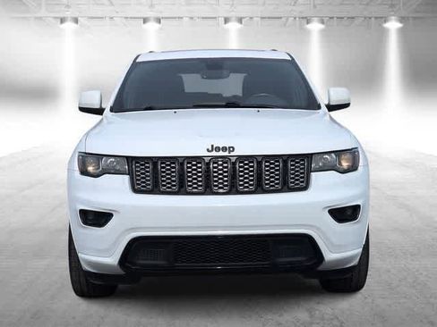 Used 2019 Jeep Grand Cherokee Altitude AWD/4WD image 3