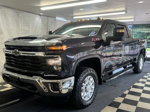 Used 2024 Chevrolet Silverado 2500 LT w/ All Star Edition AWD/4WD image 4