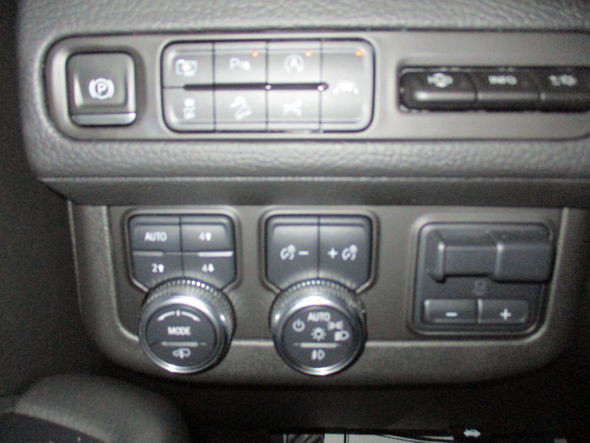 Certified 2024 GMC Yukon Denali w/ Advanced Technology Package AWD/4WD image 35