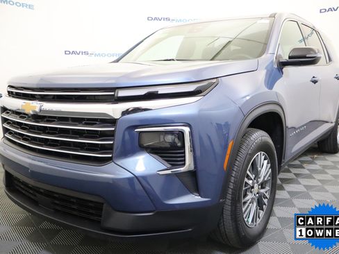 Used 2025 Chevrolet Traverse LT image 11