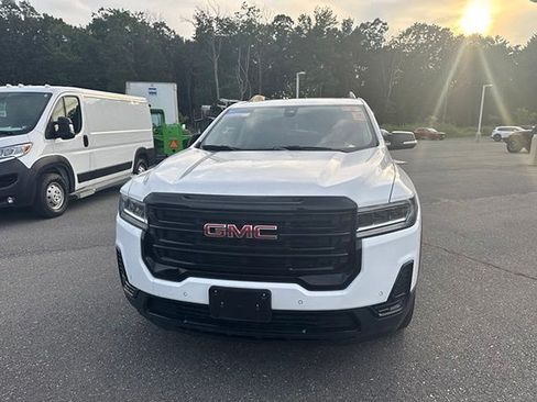 Used 2023 GMC Acadia SLE w/ Driver Convenience Package AWD/4WD image 4