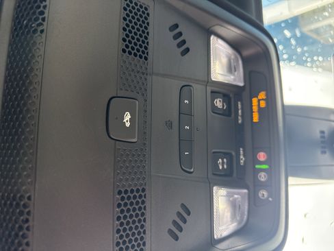 New 2026 Cadillac XT5 Sportv w/ LPO, Onyx Lite Package AWD/4WD image 15