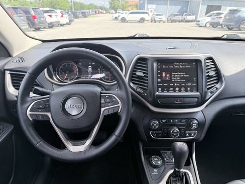 Used 2017 Jeep Cherokee Limited AWD/4WD image 9