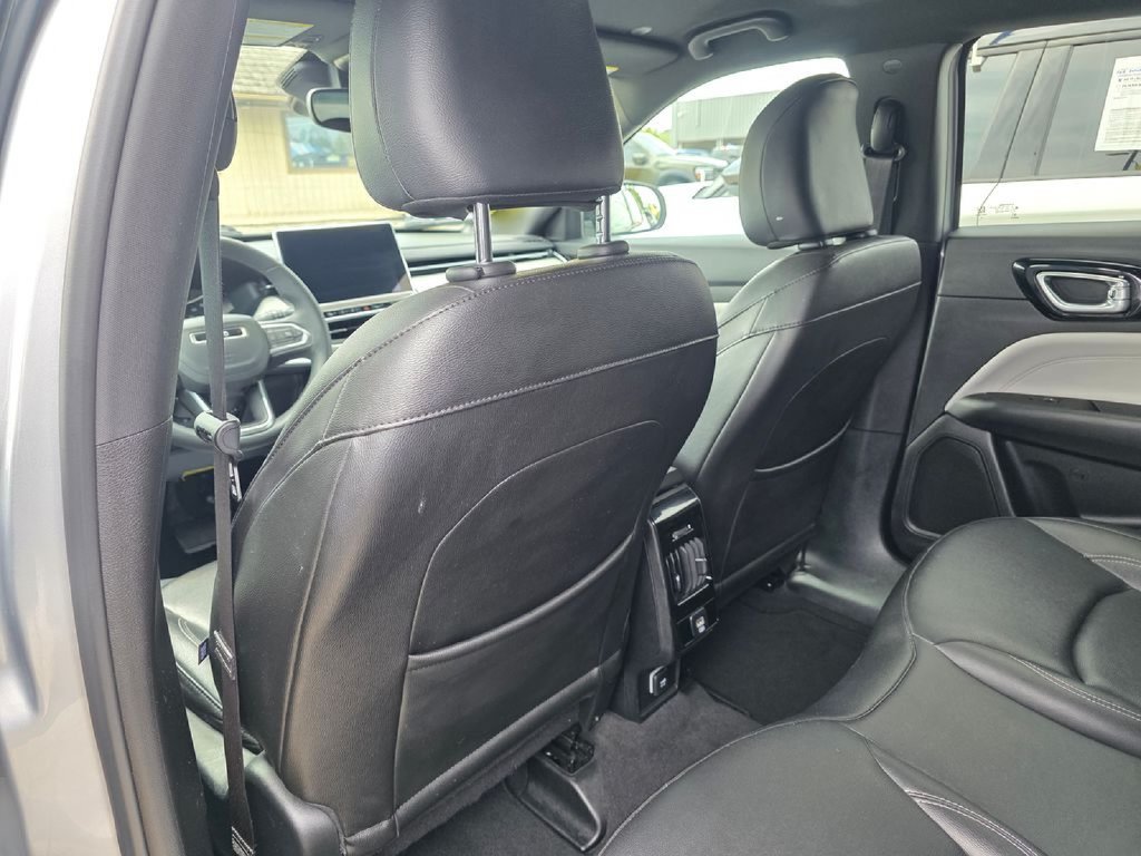 Used 2025 Jeep Compass Limited AWD/4WD image 25