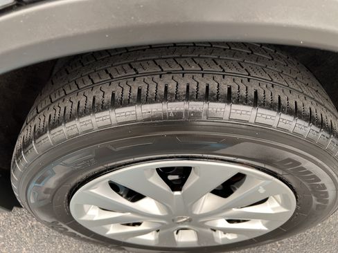 Used 2018 Nissan Rogue S AWD/4WD image 12