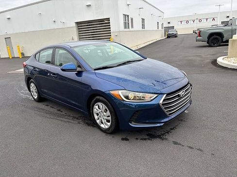 Used 2018 Hyundai Elantra SE FWD image 2