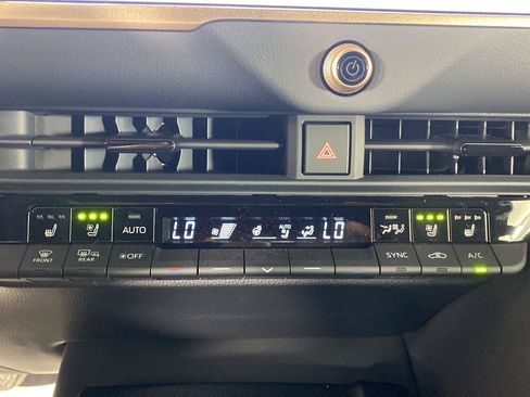 Used 2025 Toyota Crown Platinum AWD/4WD image 15