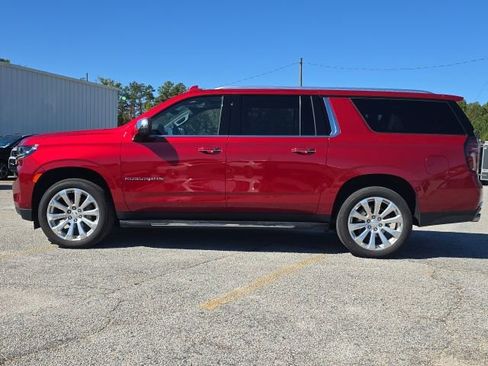 Used 2023 Chevrolet Suburban Premier w/ Advanced Technology Package image 2