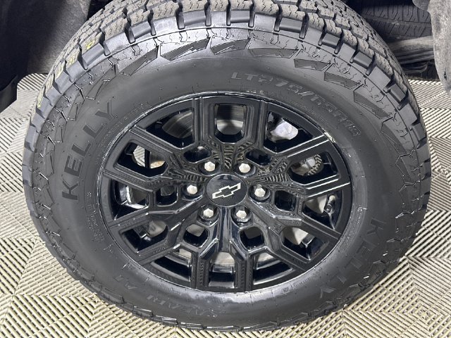 Used 2025 Chevrolet Colorado Trail Boss AWD/4WD image 34