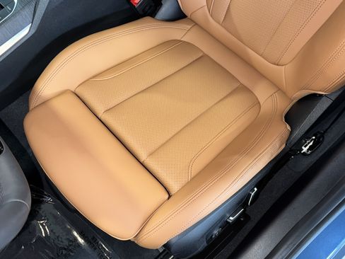 Used 2025 BMW 330i Sedan w/ Convenience Package RWD image 32