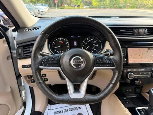 Used 2019 Nissan Rogue SL w/ Premium Package AWD/4WD image 39
