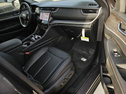 New 2025 Jeep Grand Cherokee Limited AWD/4WD image 8