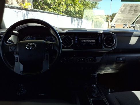 Certified 2018 Toyota Tacoma TRD Off-Road w/ Technology Package AWD/4WD image 20