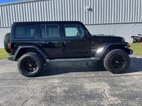 Used 2019 Jeep Wrangler Unlimited Sahara w/ Advanced Safety Group image 16