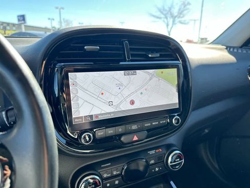 Used 2023 Kia Soul EX image 32