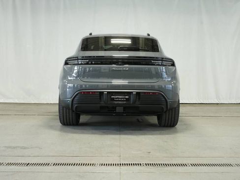 Certified 2025 Porsche Macan 4S Electric AWD/4WD image 6