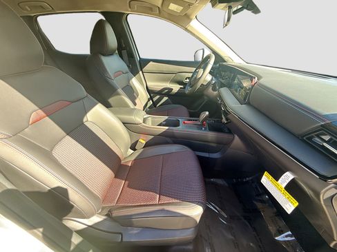 Used 2025 Nissan Kicks SR FWD image 30