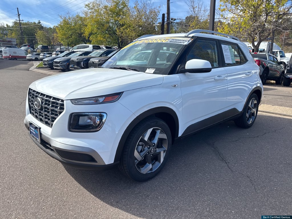 Certified 2025 Hyundai Venue SEL FWD image 34