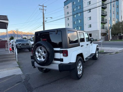 Used 2015 Jeep Wrangler Unlimited Sahara w/ Connectivity Group AWD/4WD image 5