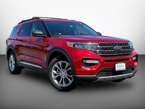 Certified 2023 Ford Explorer XLT w/ Equipment Group 202A AWD/4WD image 1