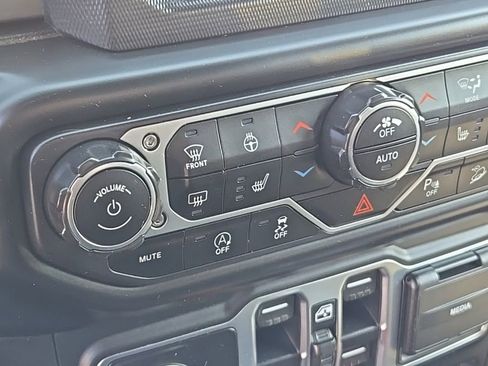 Used 2020 Jeep Wrangler Unlimited Sahara w/ Safety Group AWD/4WD image 24