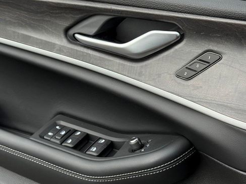 New 2025 Jeep Grand Cherokee L Limited w/ Luxury Tech Group II image 36