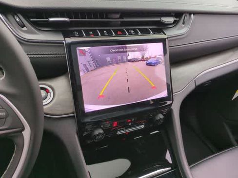 New 2025 Jeep Grand Cherokee Limited image 31