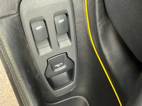 Used 2019 McLaren 570S Spider RWD image 33