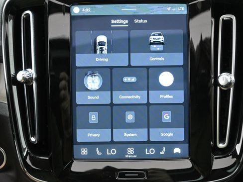 Used 2023 Volvo XC40 B4 Plus w/ Protection Package FWD image 18