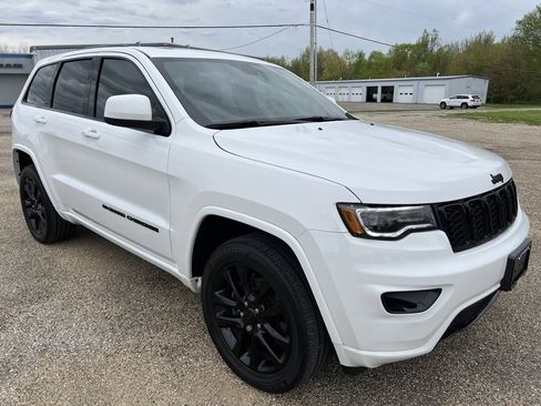 Used 2022 Jeep Grand Cherokee Laredo X image 7