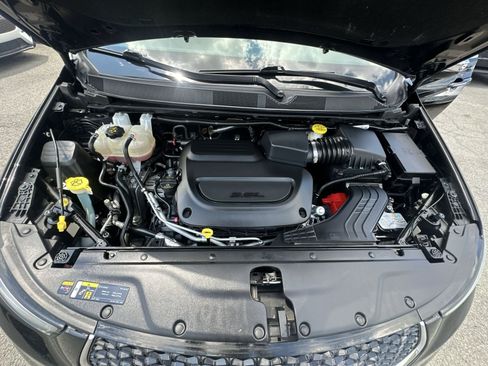 Used 2023 Chrysler Pacifica Limited w/ Uconnect Theater Family Group AWD/4WD image 37