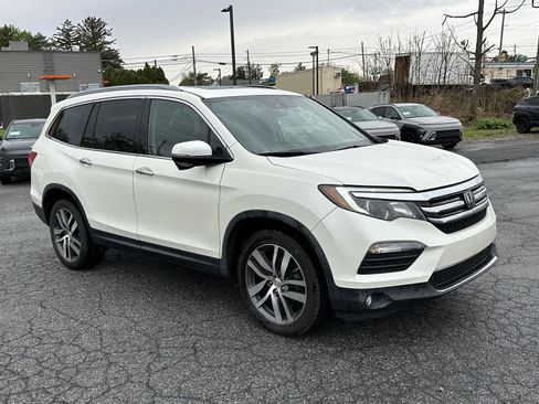 Used 2017 Honda Pilot Touring image 2