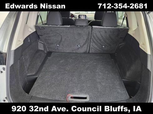 Used 2023 Nissan Rogue SV image 12