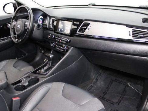 Used 2017 Kia Niro EX image 25