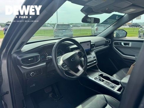 Used 2023 Ford Explorer XLT w/ Equipment Group 202A AWD/4WD image 17