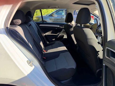 Used 2016 Volkswagen e-Golf SE w/ DC Fast Charging Package image 14