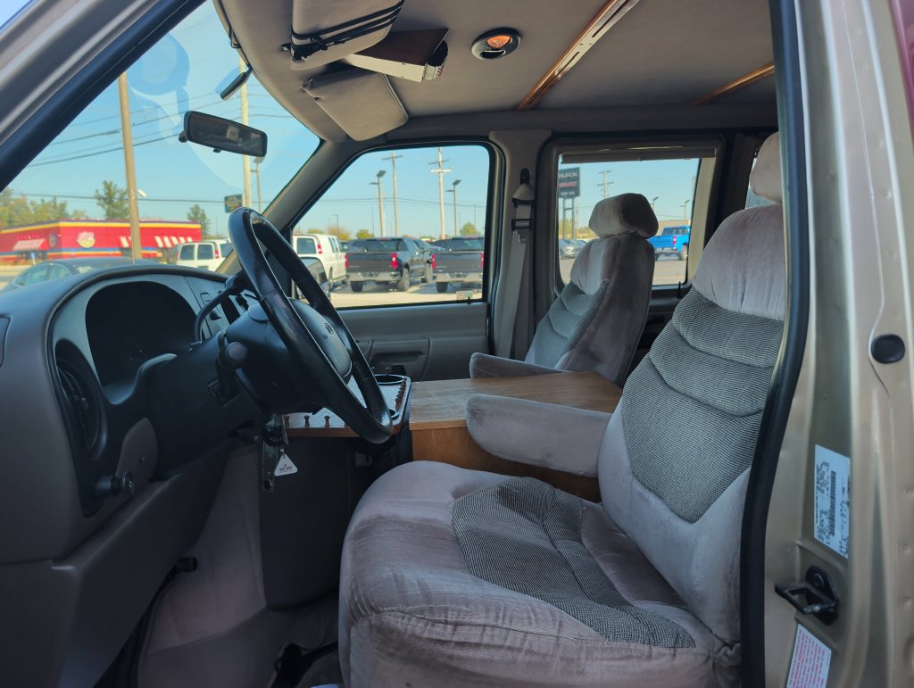 Used 1999 Ford E-150 and Econoline 150 RWD image 8