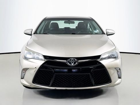 Used 2017 Toyota Camry SE FWD image 2