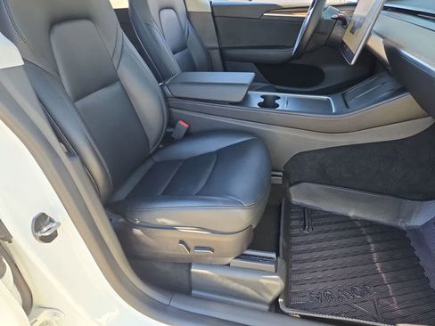 Used 2022 Tesla Model Y Performance image 23