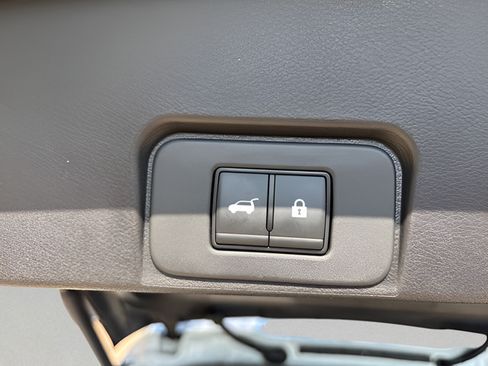 Certified 2025 Nissan Rogue SV w/ SV Premium Package AWD/4WD image 41