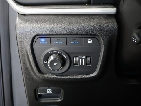 Used 2024 Jeep Grand Cherokee Limited 4xe w/ Luxury Tech Group II image 23