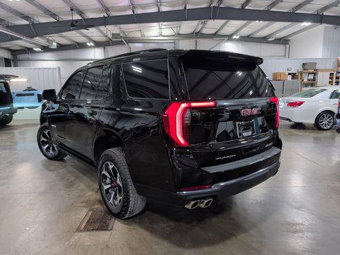 Used 2025 GMC Yukon AT4 w/ AT4 Premium Package AWD/4WD image 4