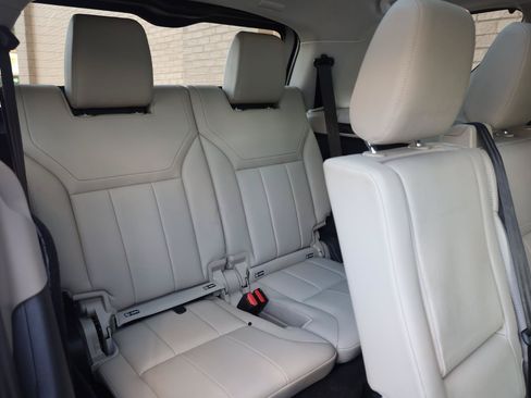 Used 2019 Land Rover Discovery SE AWD/4WD image 28