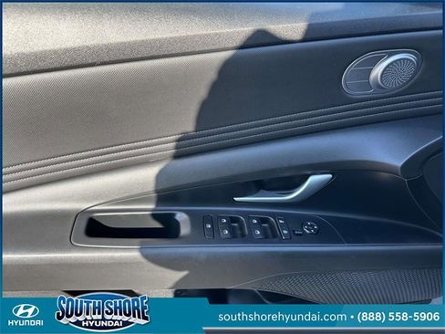 Certified 2023 Hyundai Elantra Limited w/ Preferred Accessory Package image 15