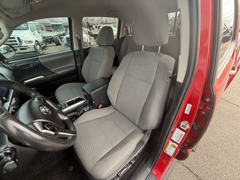 Used 2021 Toyota Tacoma SR5 AWD/4WD image 16